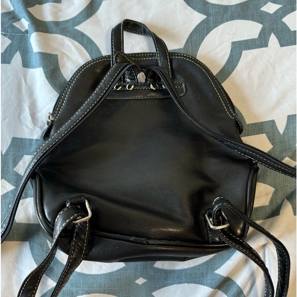 Lot of 5 purses - Picture 15 of 16